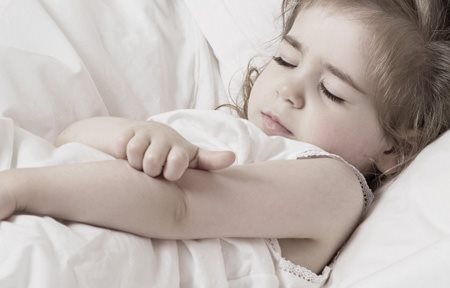 Škriabajúce sa dievča