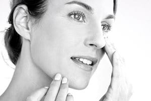 Vrásky - Čo môžem urobiť s jemnými a hlbokými vráskami na čele a okolo úst a očí?