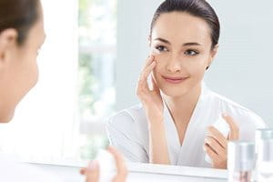 Hyperpigmentácia: tmavé škvrny v oblasti obličaja 